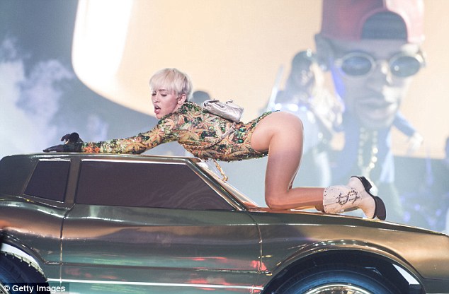 634px x 416px - Miley Cyrus' Bangerz Tour: Just how dirty is it? 5 highlights | TVMix